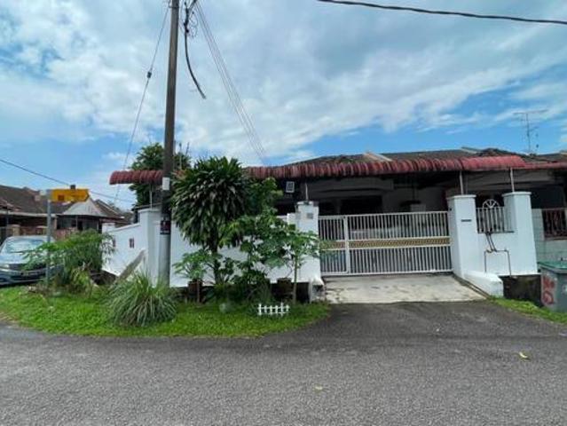 Taman Daya Single Storey Terrace Corner House 4bed Johor Bahru