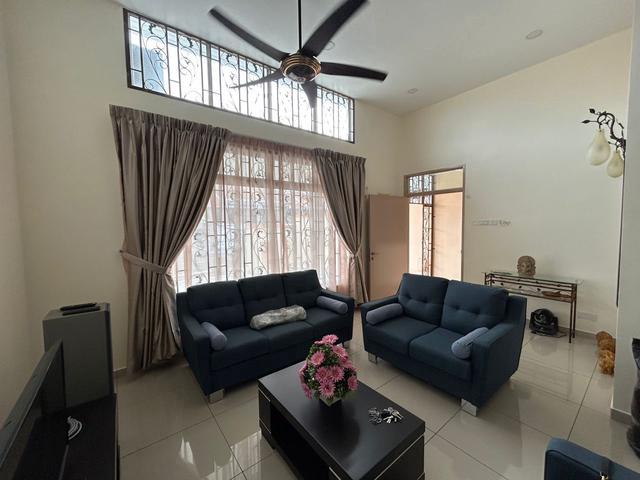 Taman Daya 1 Storey House for RENT Setia Austin onn