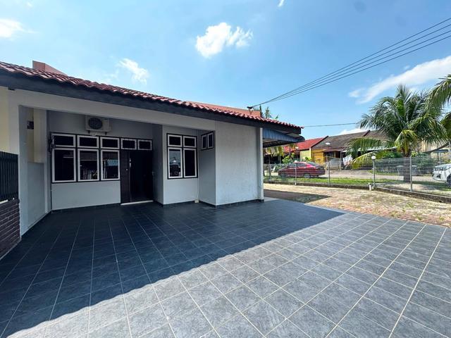 Taman Daya 1sty Corner Lot Biggest Extra Land Full Loan Good Condition