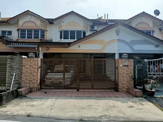 Taman Desa Mewah Semenyih 2 storey house partly furnished