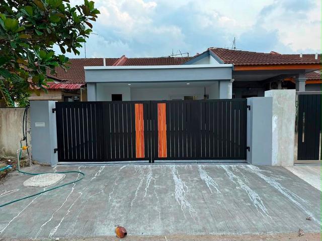Taman Ehsan Jaya Jalan EJ 1 Renovated Condition 3 rooms 2 baths