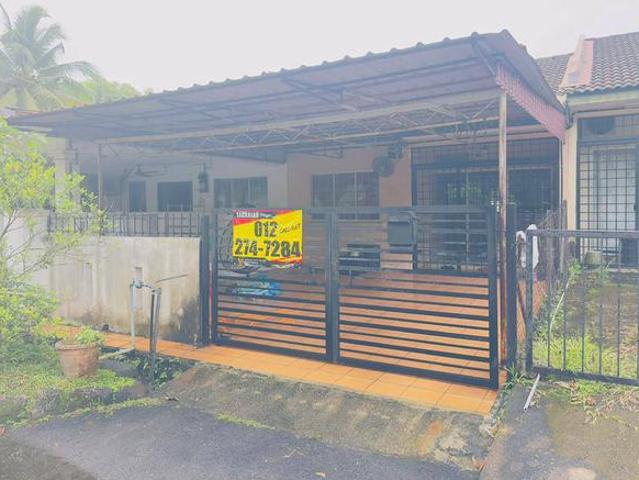 Taman Garden Avenue Seremban 2 facing open single storey house