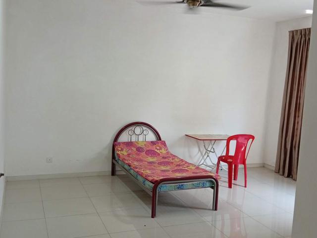 TAMAN GATED AND GUARDED,MASTEROOM WITH PRIVATE TOILET KOTA KEMUNING,HIGH SECURITY 24H/7DAYS