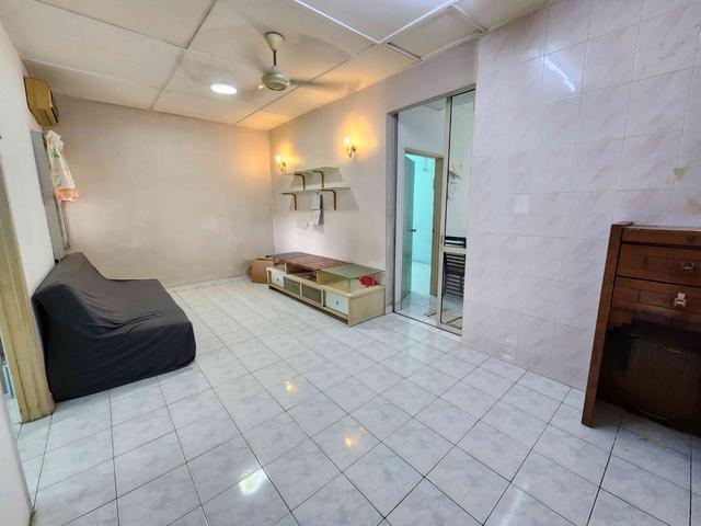 TAMAN IMPIAN INDAH Sungai Buloh TOWNHOUSE UPPER FLOOR