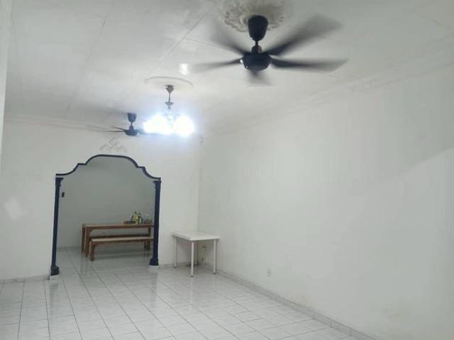 Taman Impian Jaya Single Storey Terrace 4 Bed Partial Furnish Seelong