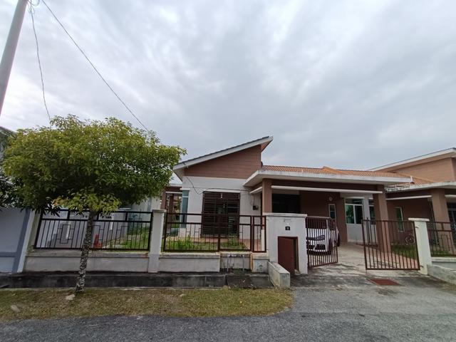 Taman Indah Puteri Salak Tinggi Sepang 1 Storey Semi Detached 49x56