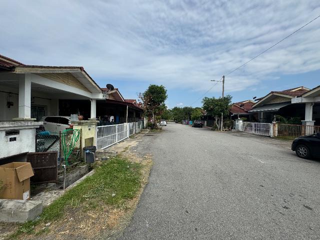 Taman Ixora Bandar Baru Salak Tinggi Single Storey Terrace