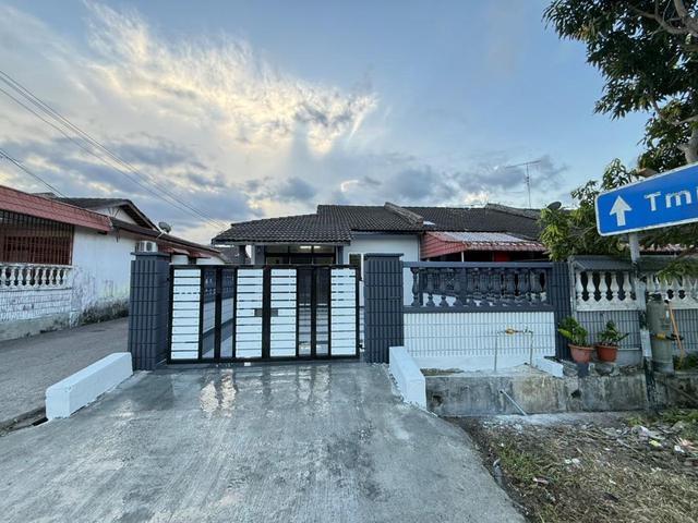 Taman johor jaya End lot unit siap renovation