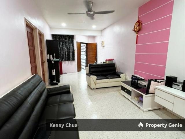 Taman Johor Jaya / Jalan Keembong / Single Storey Terrace