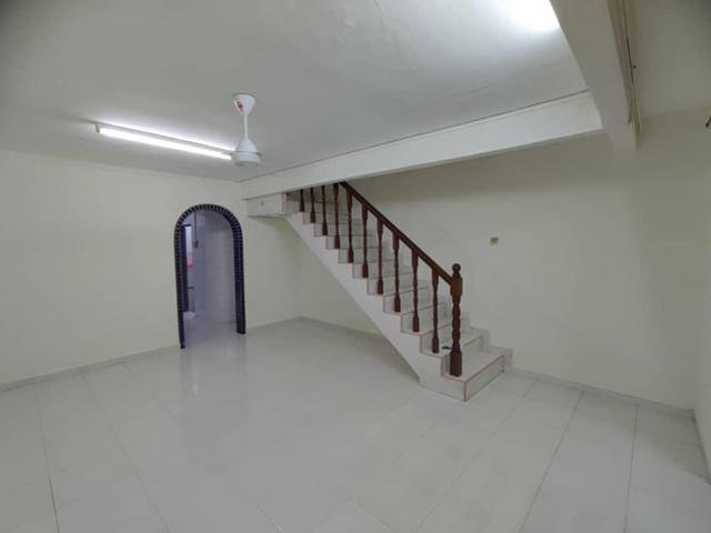 Taman Johor Jaya Jalan Keembong 2 Bedroom 1 Bathroom
