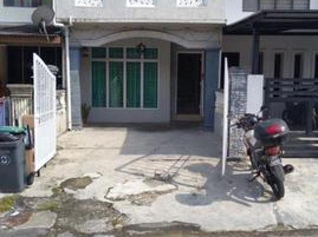 Taman Johor jaya jalan seroja dstorey full renovate FOR SALE