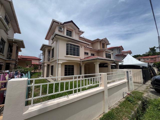 Taman Kingfisher Ujana 3 Storey SemiD 5 Bedrooms 4 Bathrooms
