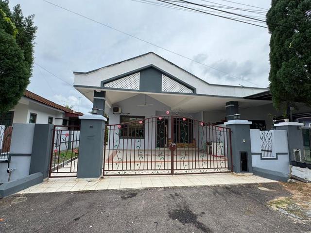 Taman Kiaramas Kluang Single Storey Semi D Cluster House for Sale
