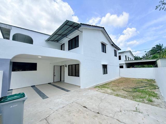 Taman Kluang BaratKluangDouble Storey End LotRenovated