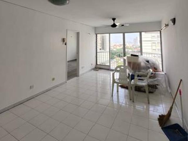 Taman Kristal Basic Fittings High Floor Well Maintained Worth Buy