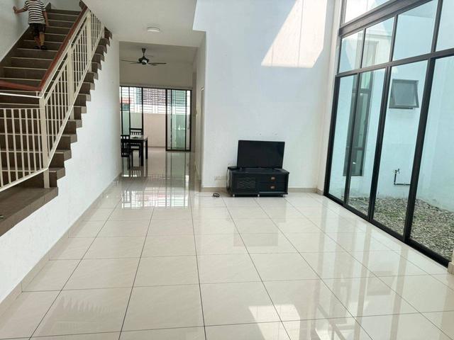 Taman Laguna Perling Double Storey Superlink For Rent