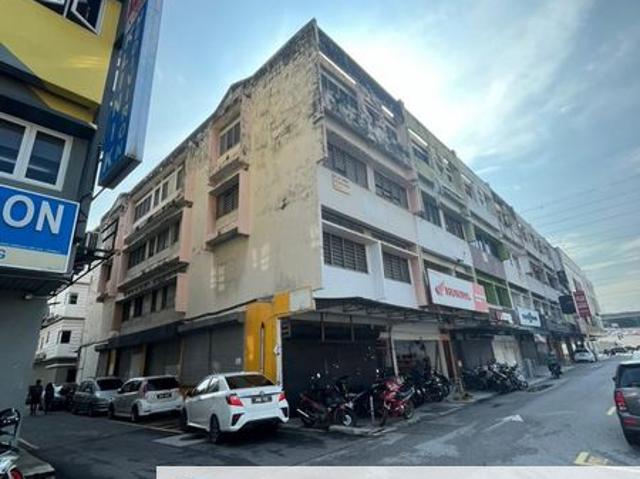 TAMAN MALURI