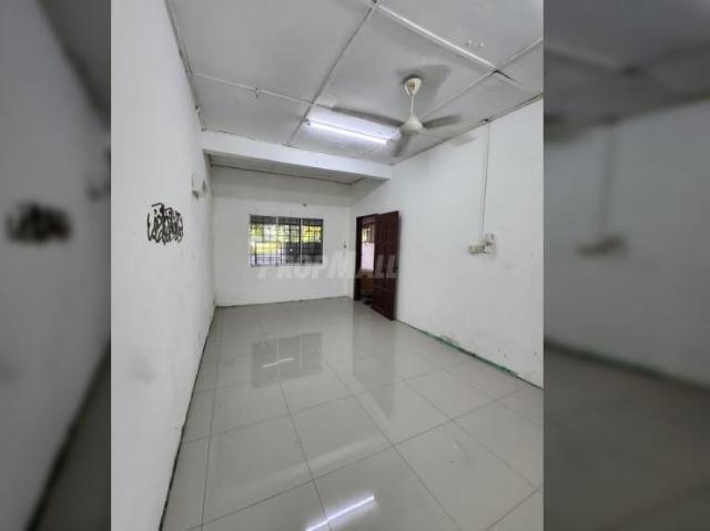TAMAN MAZNAH SINGLE STOREY TERRACE HOUSE FOR RENTAL AT KLANG