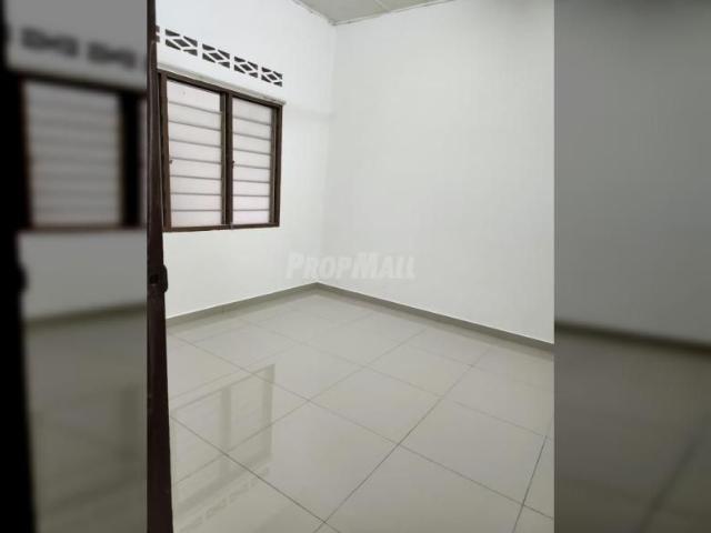 TAMAN MAZNAH SINGLE STOREY TERRACE HOUSE FOR RENTAL AT KLANG