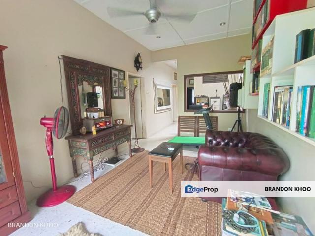 Taman Melawati Jalan C Intermediate non bumi double storey Extra land behind