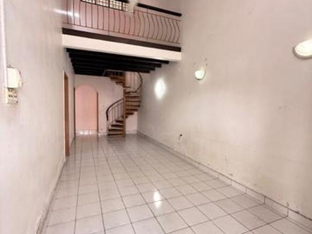 Taman Molek 15 Storey Original Well Condition Northwest Unit