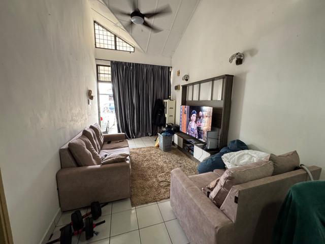 Taman Molek 15 Storey Terrace House End Lot For Sale