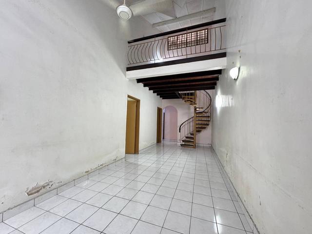 Taman Molek 1 Storey Terrace House For Sale Below Bank Value