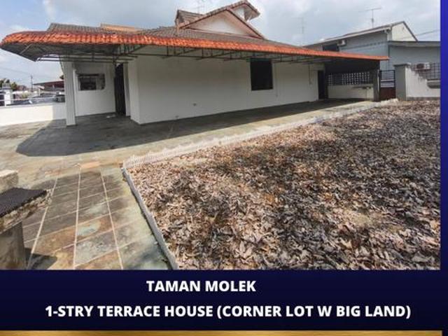 Taman Molek 1stry Corner w Big Land House For Rent