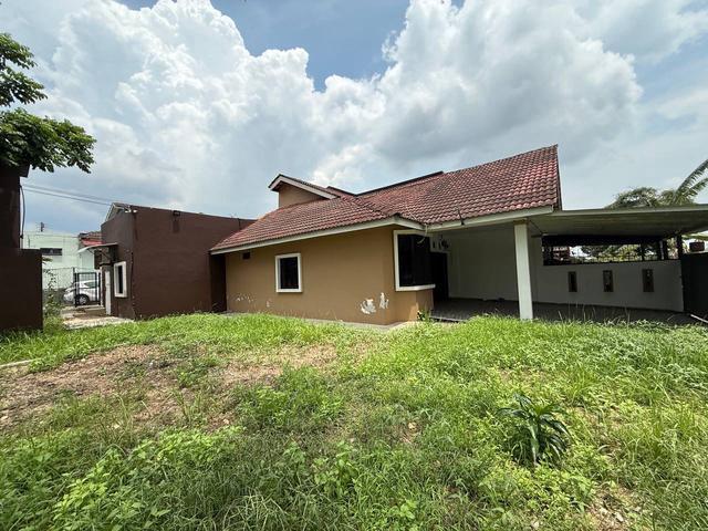 Taman Molek 2 Single Storey Corner Big Size Limited Northwest Unit