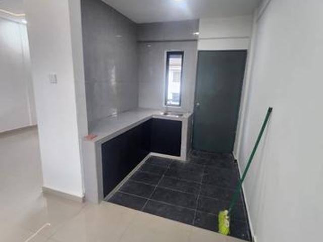 Taman Molek flat fully renovation full loan good location
