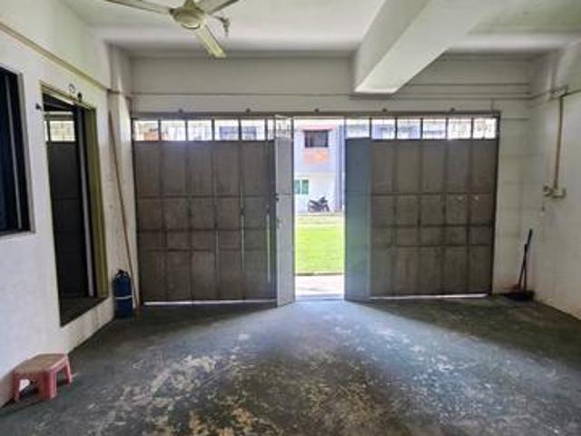 Taman Molek Low Cost Flat Ground Floor Corner Lot 2beds Johor Jaya