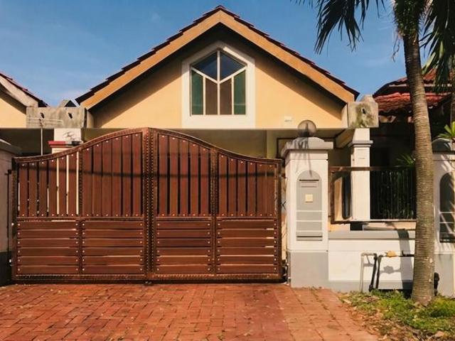 Taman Molek RENOVATED Single storey