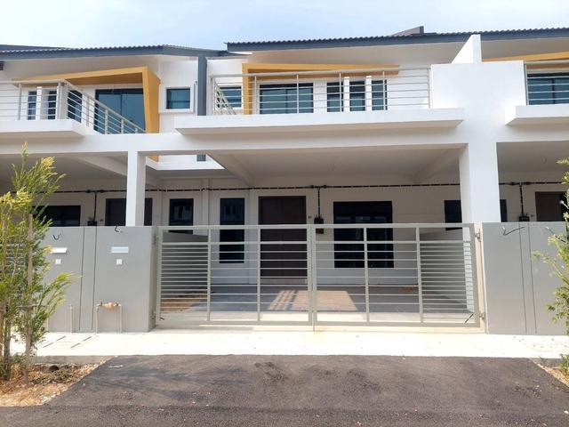 Taman Molek Residence Gated Guarded Below Market Value