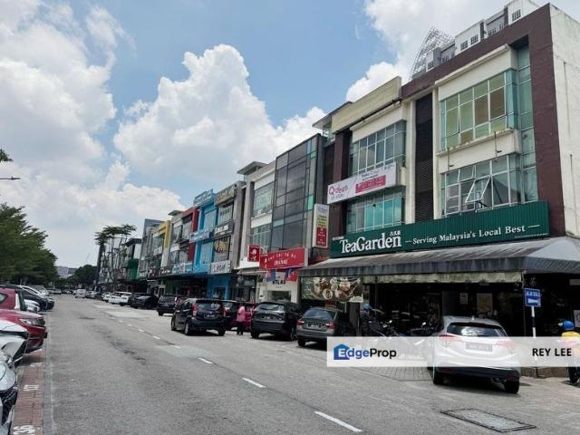 TAMAN MOUNT AUSTIN