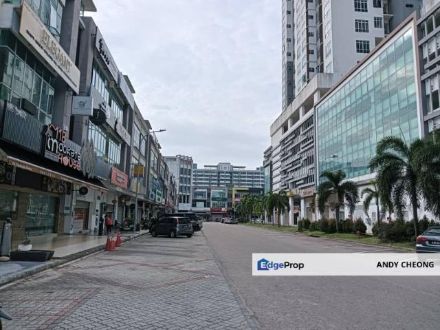 TAMAN MOUNT AUSTIN