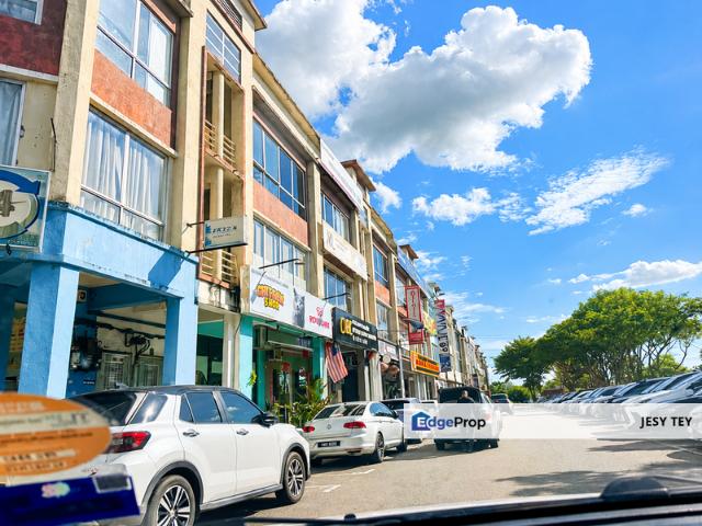 TAMAN MOUNT AUSTIN