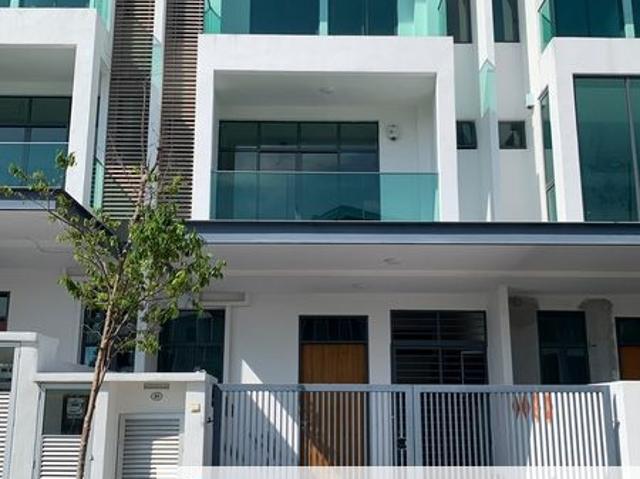 Taman Nusaputra Timur
