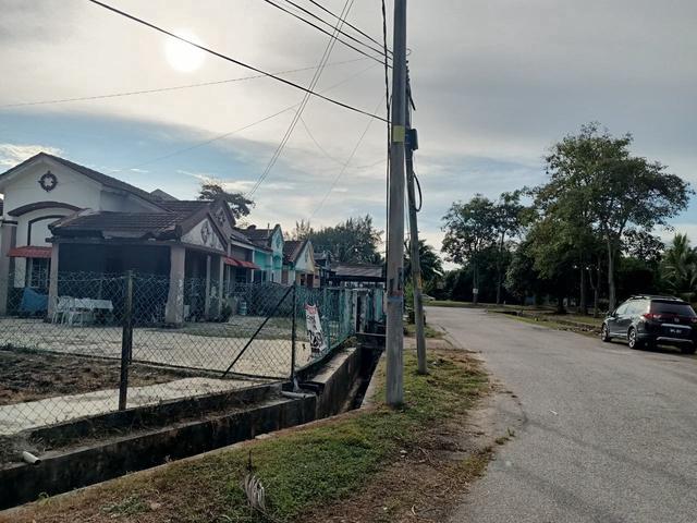 Taman Pantai Sepang Putra Teres Setingkat Luas NON Bumi