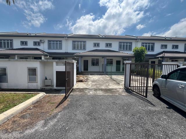 Taman Pahlawan Teluk Panglima Garang Rumah cantik siap EXTRA TANAH