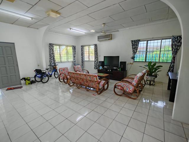 Taman Pasir putih putatan corner landed house