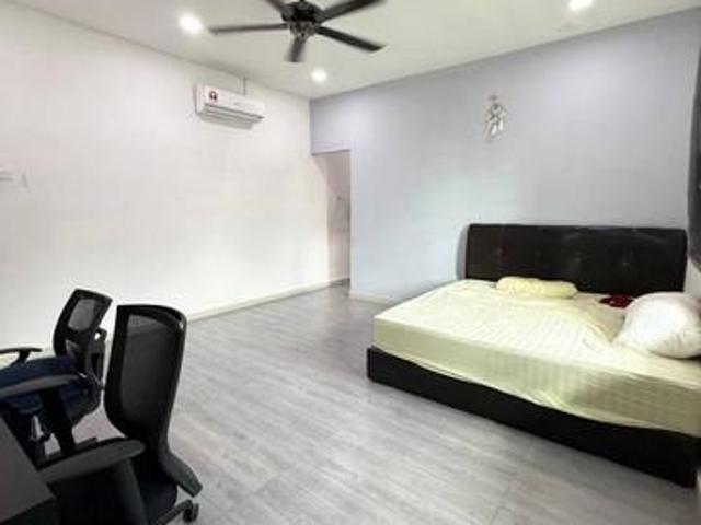 Taman Pelangi indah Double Storey House 41Bed Fully Ulu Tiram