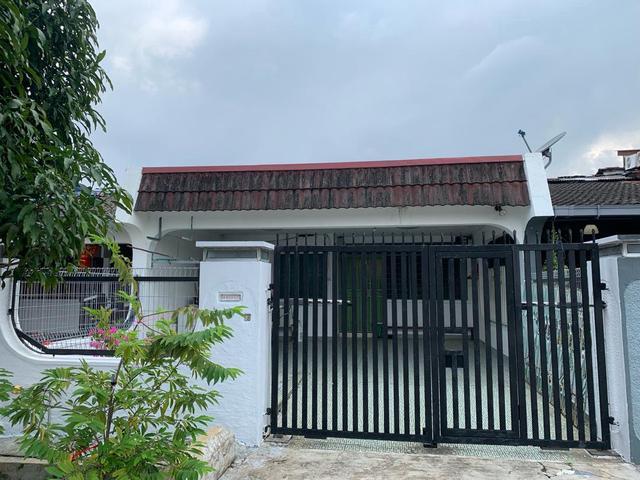 Taman Pelangi 1 storey for rent
