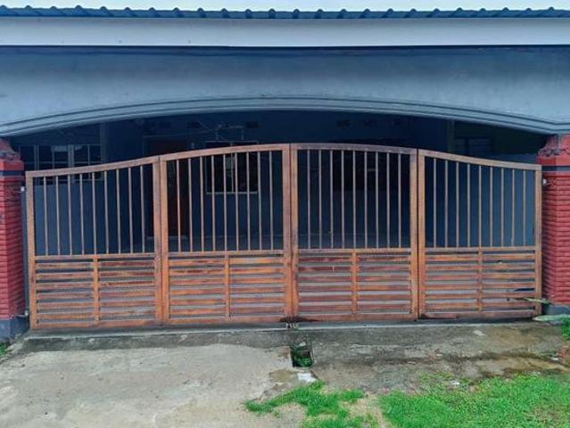 Taman Pertama Pokok Sena