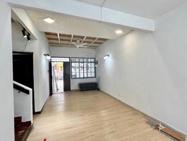 Taman Perling15 Storey House