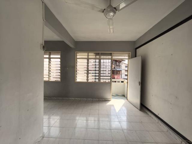 Taman Perling Flat Jalan Camar 2bilik Good Condition Unit Full Loan
