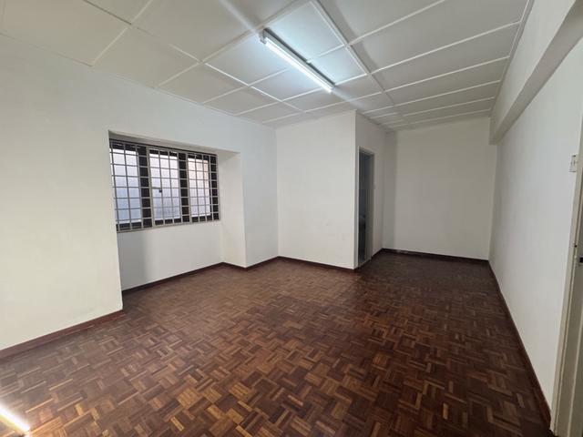 Taman pinggiran 2 storey newly paint