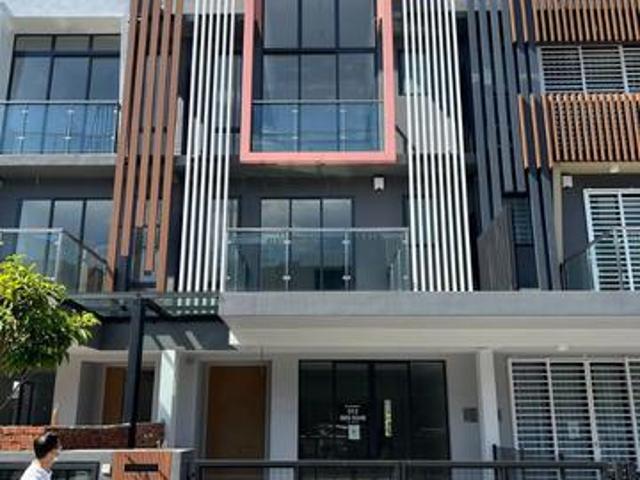 Taman Puchong Legenda 3 Storey House For Rent Rumah Puchong Disewa