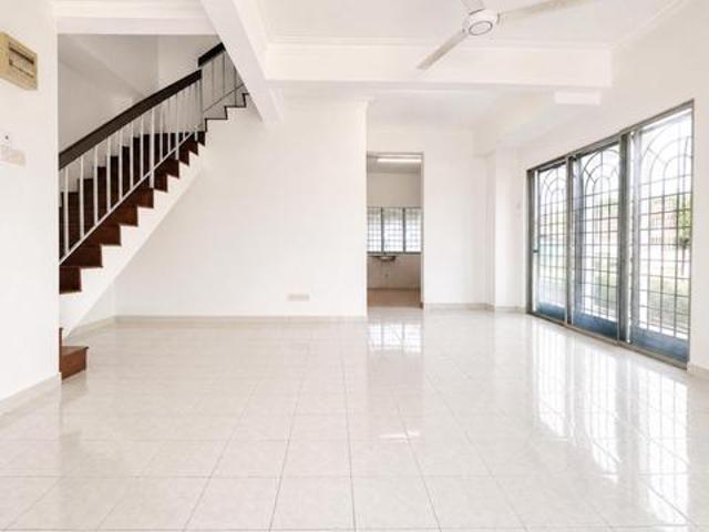 Taman Puchong Utama Corner Lot 2 Sty with Extra Big Land Good Cond