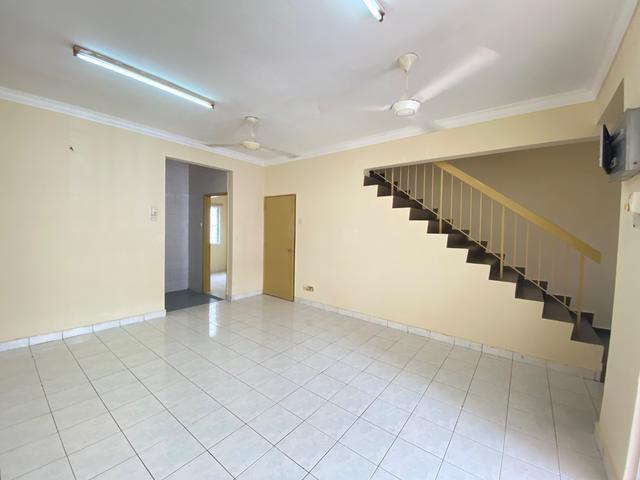 Taman puchong utama Freehold 1080sqf 2Sty terraced house