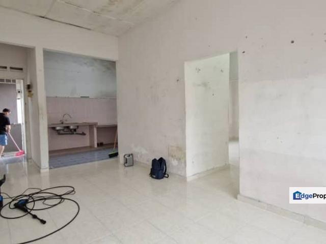 Taman Pulai Utama Flat